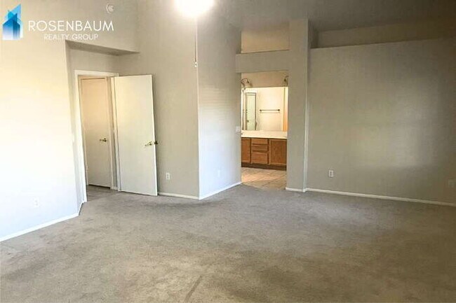 Building Photo - Gorgeous 4-bedrooms, 2-baths home with den in Peoria!