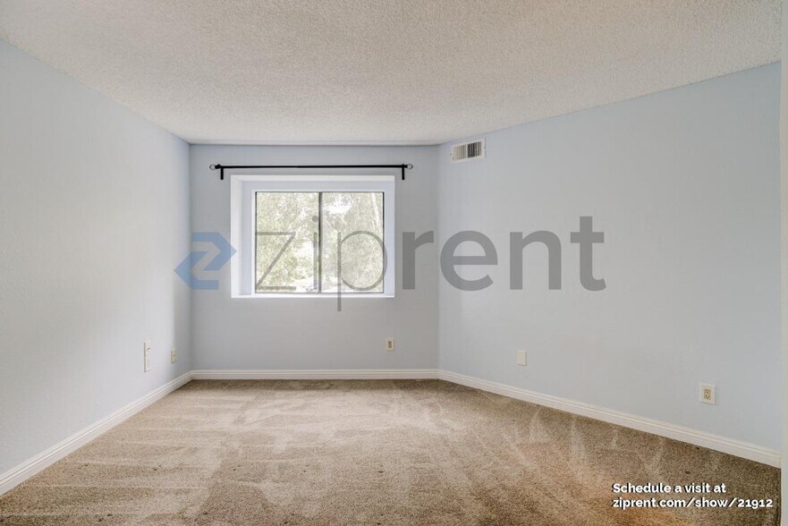 Building Photo - Unit 10