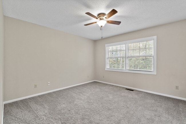 Building Photo - Modern Comfort in the Heart of West Knoxville