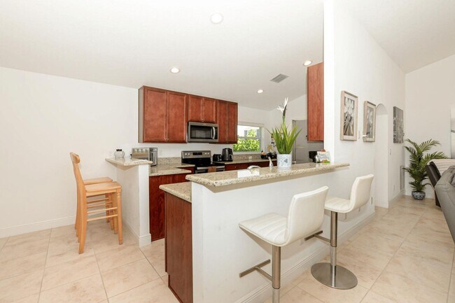 Building Photo - 9756 Palm Breezes Dr