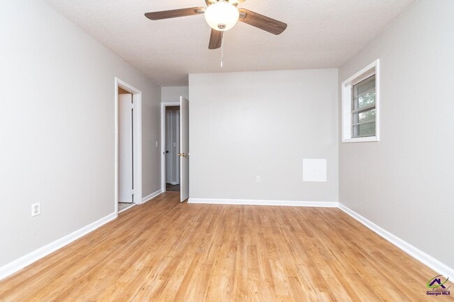 Building Photo - 105 Ora Cir