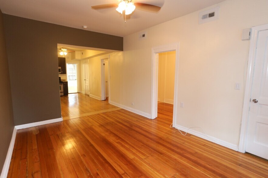 Building Photo - 2031 W Moffat St