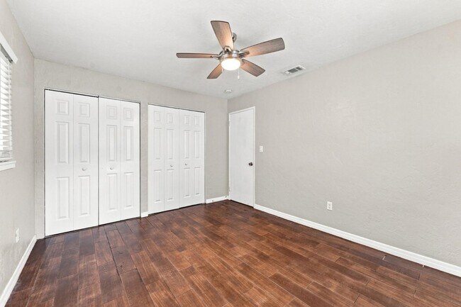 Building Photo - 7235 Orpine Dr N