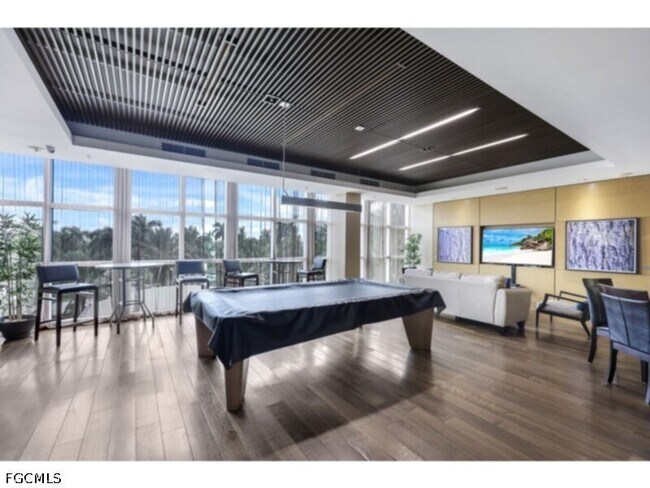 Building Photo - 3000 Oasis Grand Blvd