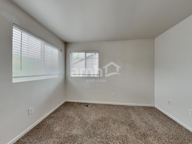 Building Photo - 123 Pelican Ave