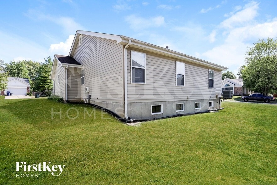 Building Photo - 1121 Running Waters Dr