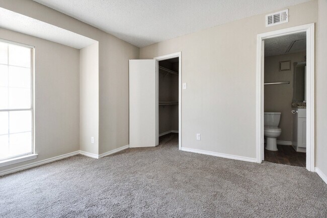 Building Photo - 3623 W Northgate Dr
