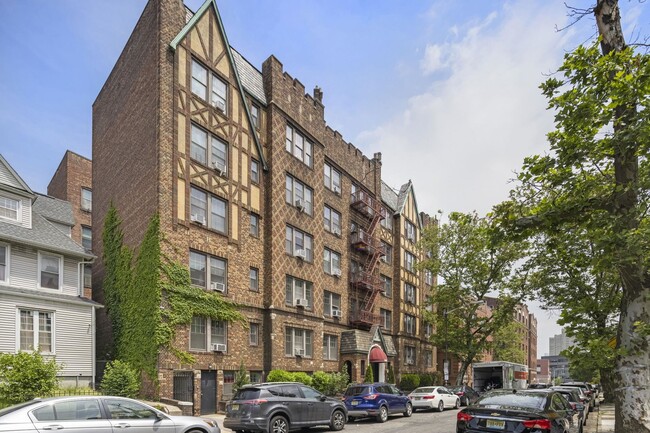 Building Photo - 340 Fairmount Ave