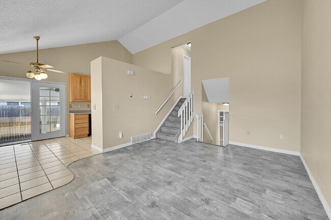 Building Photo - $1,895.00 with $300 OFF First Month's Rent, 2 Bedrooms, 1.5 Bathroom, Single Family Home in Color...