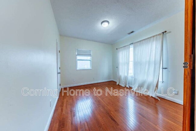 Building Photo - 605 S 11th St