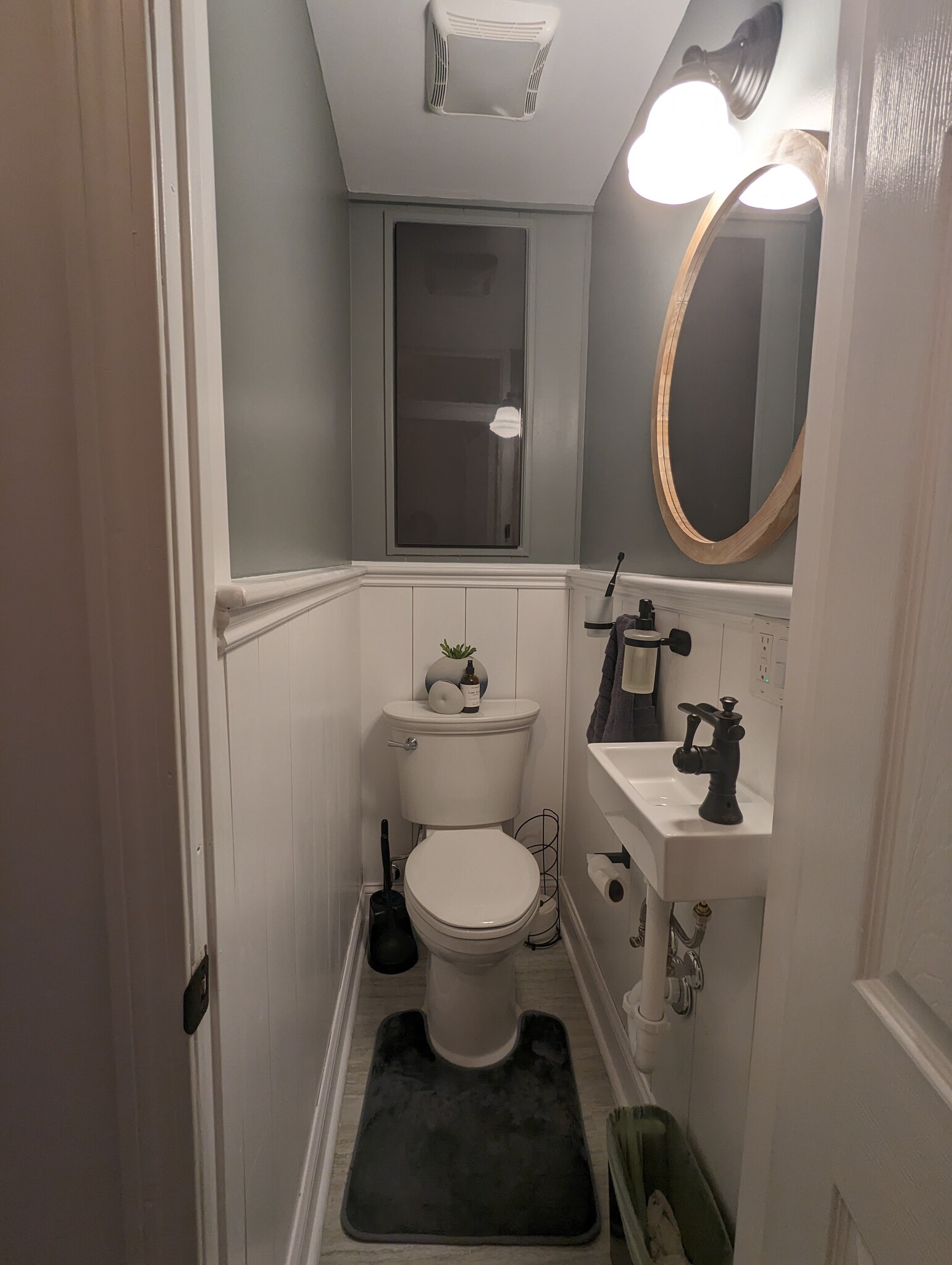 Bedroom 1 WC - 232 Broadway