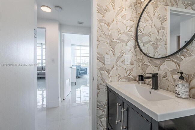 Building Photo - 9101 E Bay Harbor Dr