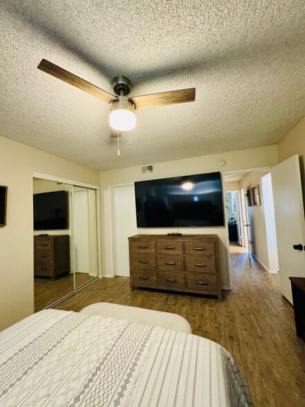 Ensuite bedroom - 16932 Lilac Lane