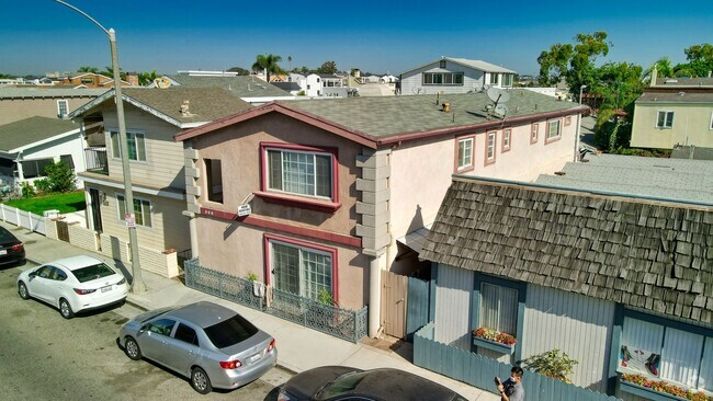 Building Photo - 306 E Balboa Blvd