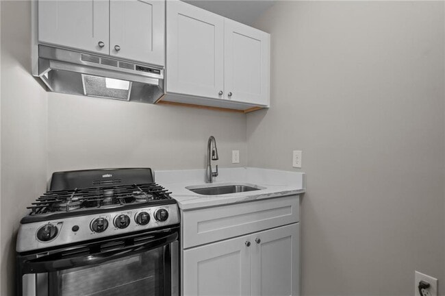 Building Photo - 16 Brinley St