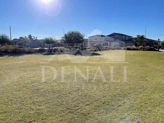 Building Photo - 7954 W Medlock Dr