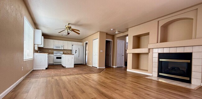 Building Photo - Fantastic 3 bed/2.5 bath in the Northwest ready for you!