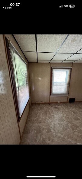 Building Photo - 4715 Thrush Ave