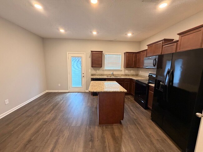 Building Photo - 2 Bedroom, 2.5 Bath Townhome in Antioch - Available Now!