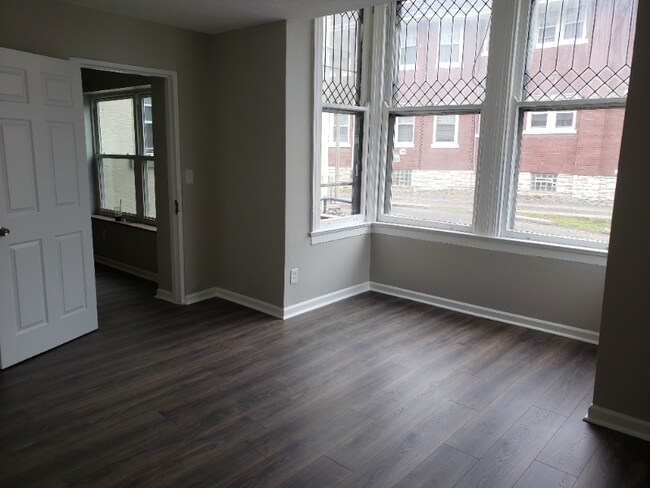 Building Photo - 945 Dana Ave