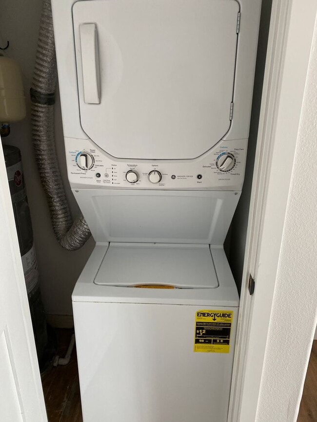 Building Photo - Oceanview Place in Little Italy