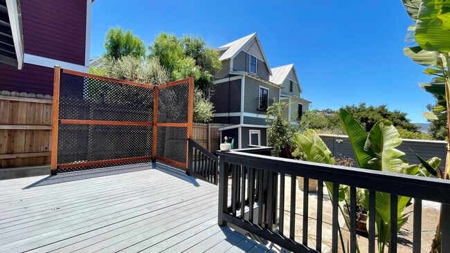 Building Photo - Charming 2 Bedroom, 2 Bathroom Bungalow wi...