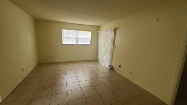 Building Photo - 454 Fairways Cir
