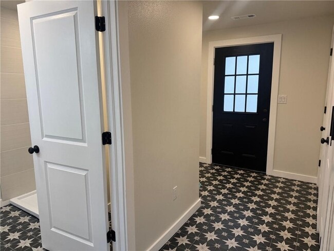 Building Photo - 716 N Madison St