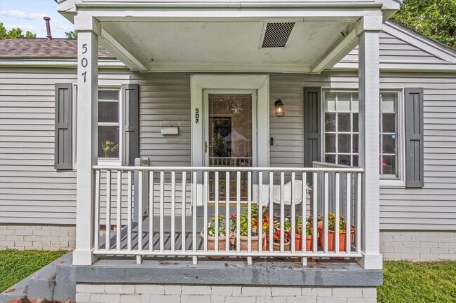 Building Photo - 507 Grahamwood Dr