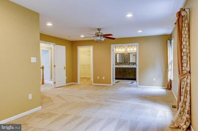 Building Photo - 45 Lockwood Dr