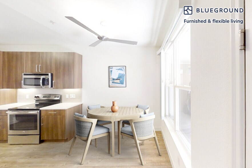 Building Photo - 1257 Lakeside Dr