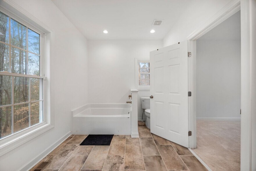 Building Photo - 4 Pasture Cir