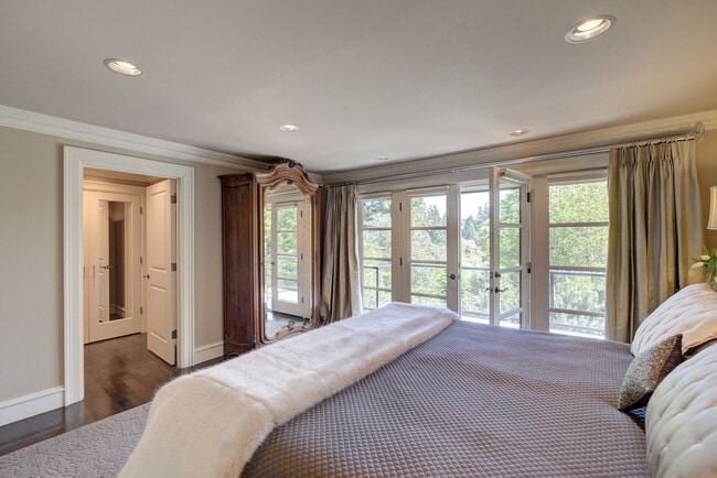 Building Photo - 5bd/4ba Medina Home