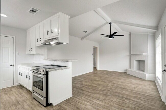 Building Photo - 5613 Armstrong