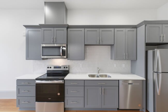 Building Photo - WINTER SPECIAL - NEWLY RENOVATED DOWNTOWN SALEM ONE BEDROOM