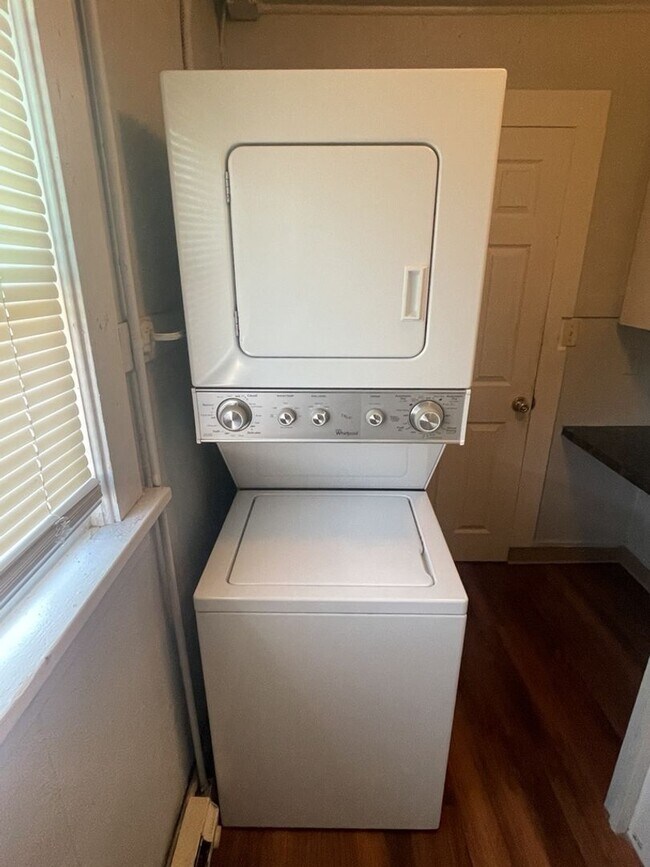 Building Photo - 823 High St