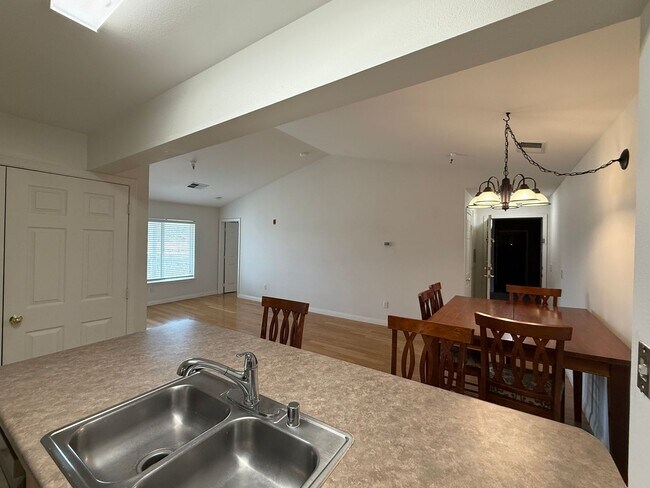 Building Photo - 2 Bedrooms with 2 Bathrooms at the Edge at...