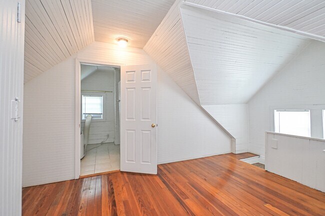 Building Photo - 4221 Bell St