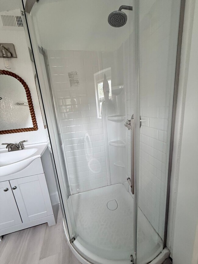 Building Photo - Gorgeous Four Bedroom Completed Upgraded