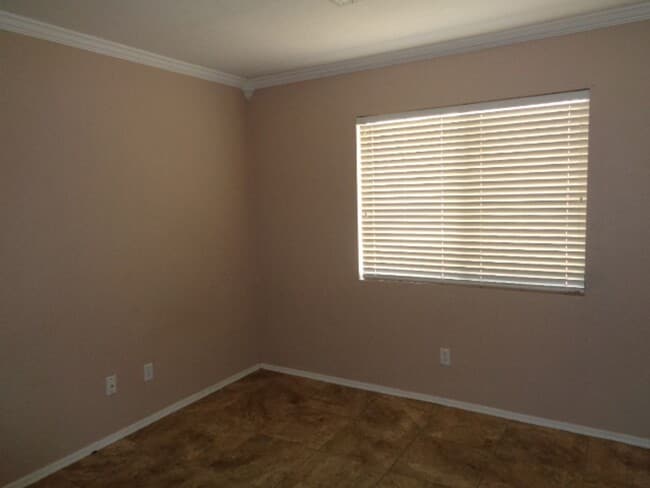 Building Photo - Beautiful 3 bedroom home in lovely neighbo...