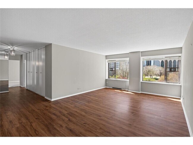 Building Photo - 19 S 1st St