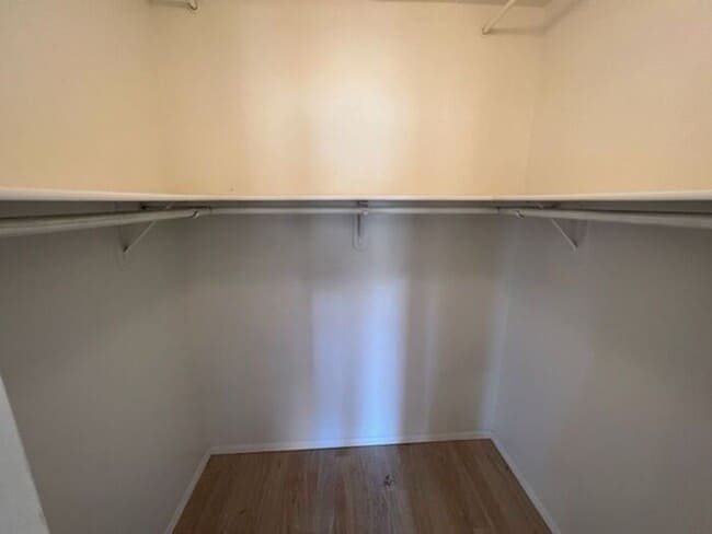 Building Photo - One Bedroom Condo on River!!