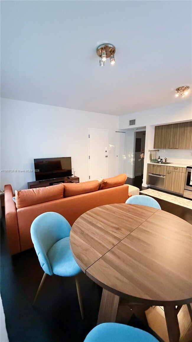 Building Photo - 551 Michigan Ave