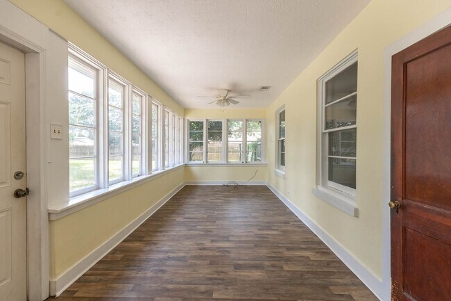 Building Photo - BILOXI - ADORABLE LITTLE COTTAGE - CLOSE TO KEESLER AND THE BEACH