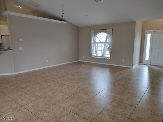 Building Photo - 1034 SE 5th Pl