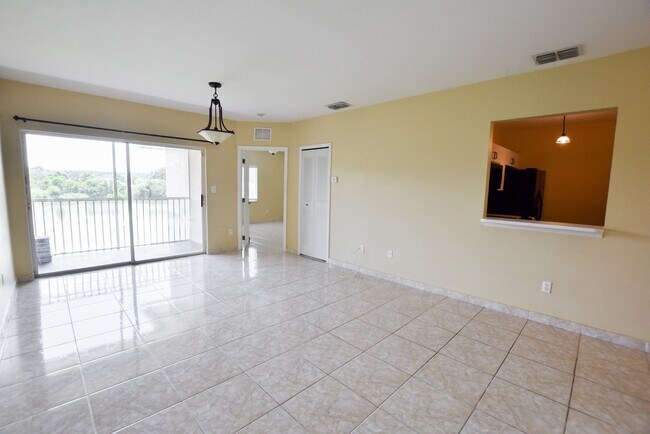 Building Photo - 3 br, 2 bath House - 522 Villa Del Sol Cir...
