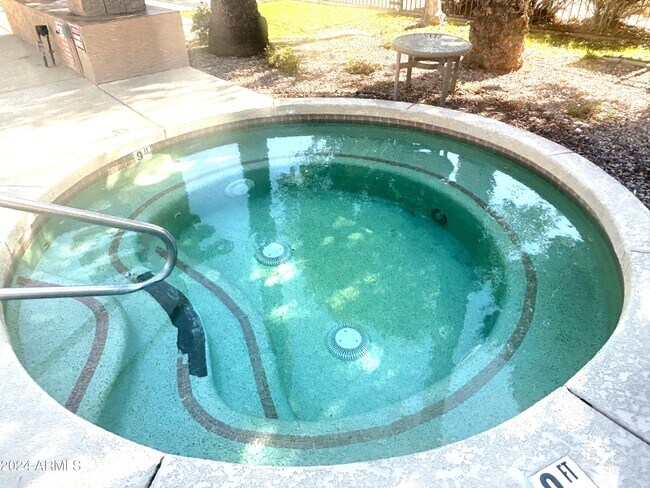 Building Photo - 1225 N 36th St