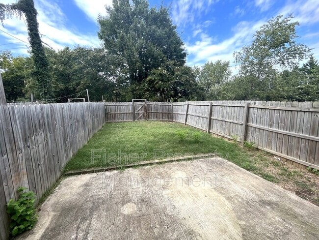 Building Photo - 608 Albemarle St