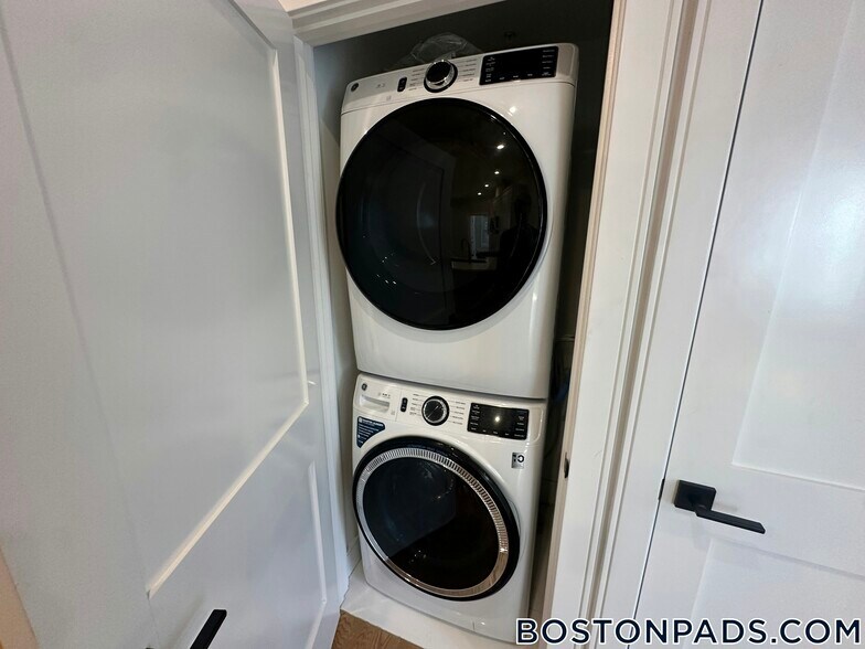 Building Photo - 161 Allston St