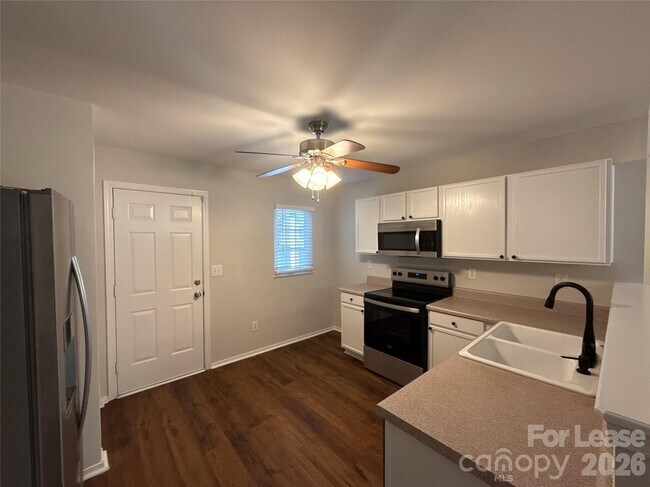 Building Photo - 15732 Circlegreen Dr